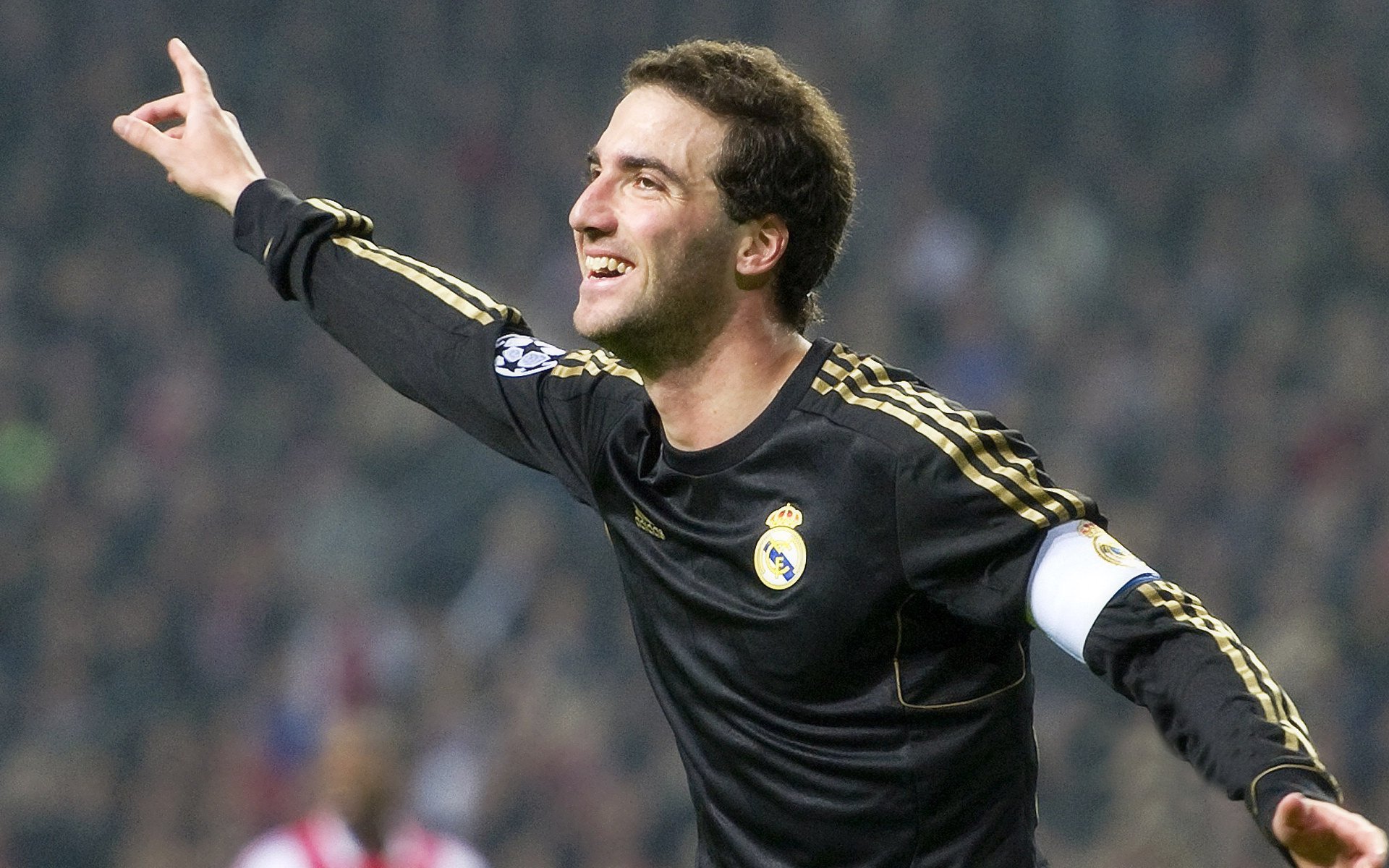 德国队带队取胜！，萨拉赫重要时刻夺冠观众掌声雷动的简单介绍