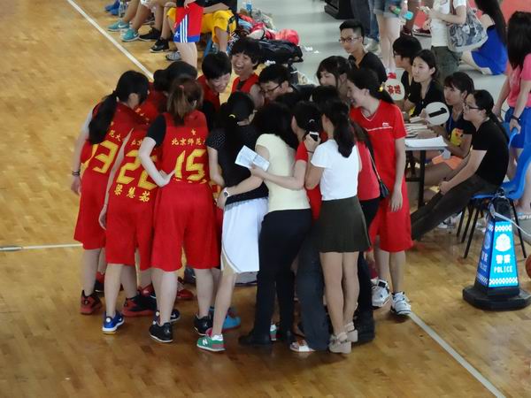  费德勒儿女在澳网赛场 