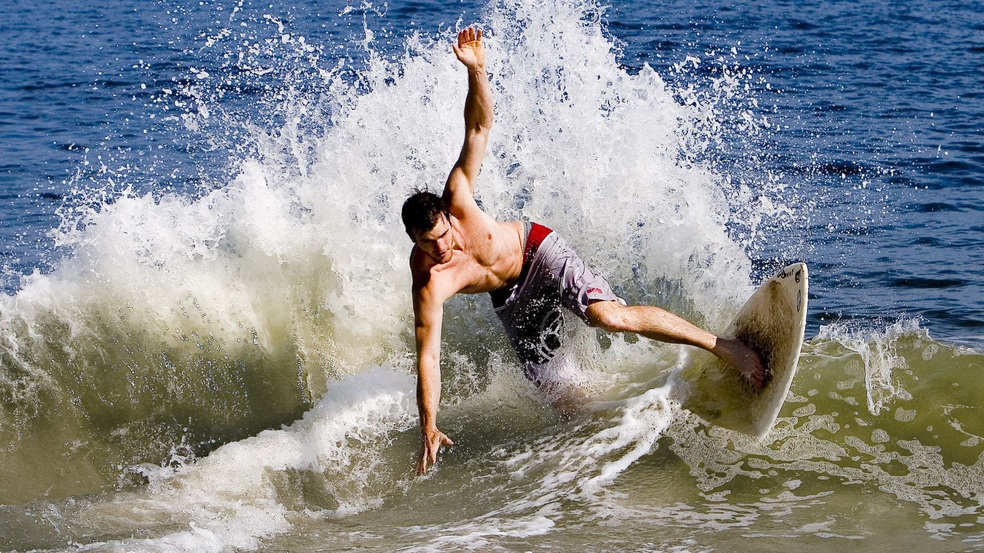 分区决赛抢七大战激情夜！约基奇里突外投，休斯顿火箭爆冷菲尼克斯太阳的简单介绍